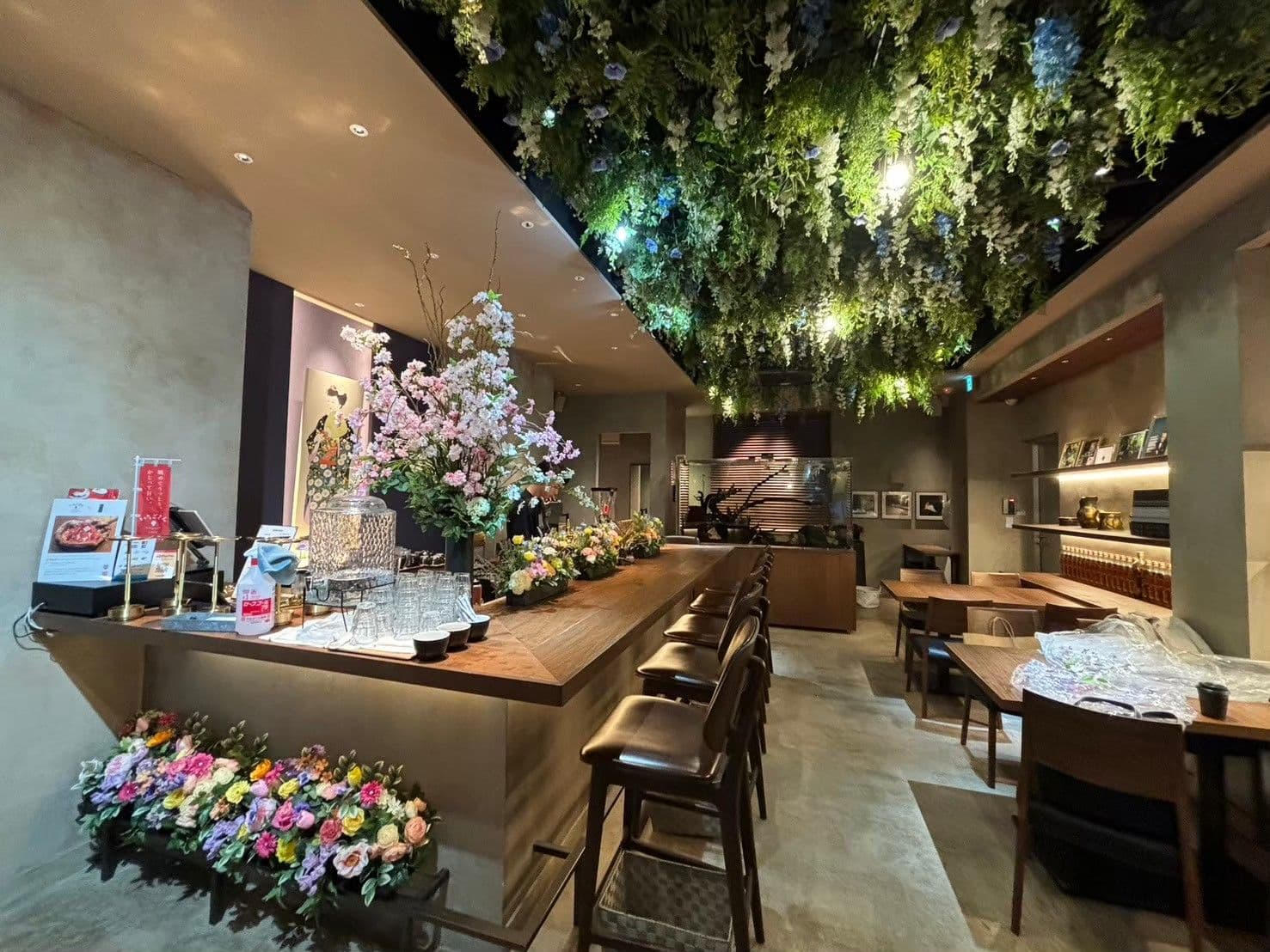 i2 cafe の店内（2024年）