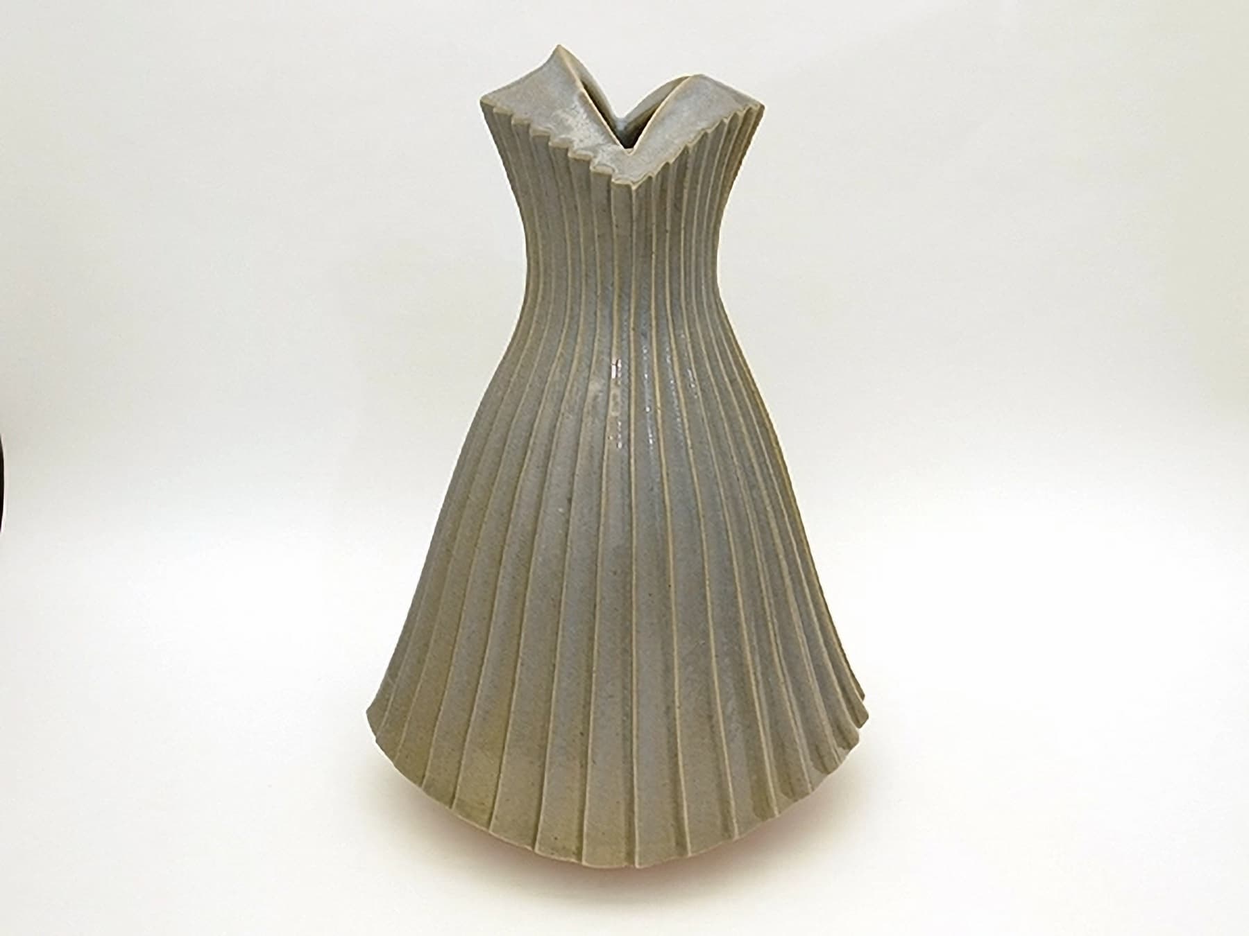 釋永 由紀夫《澱青鎬花入》越中瀬戸焼 W23.4 × D19.4 × H34.2 cm