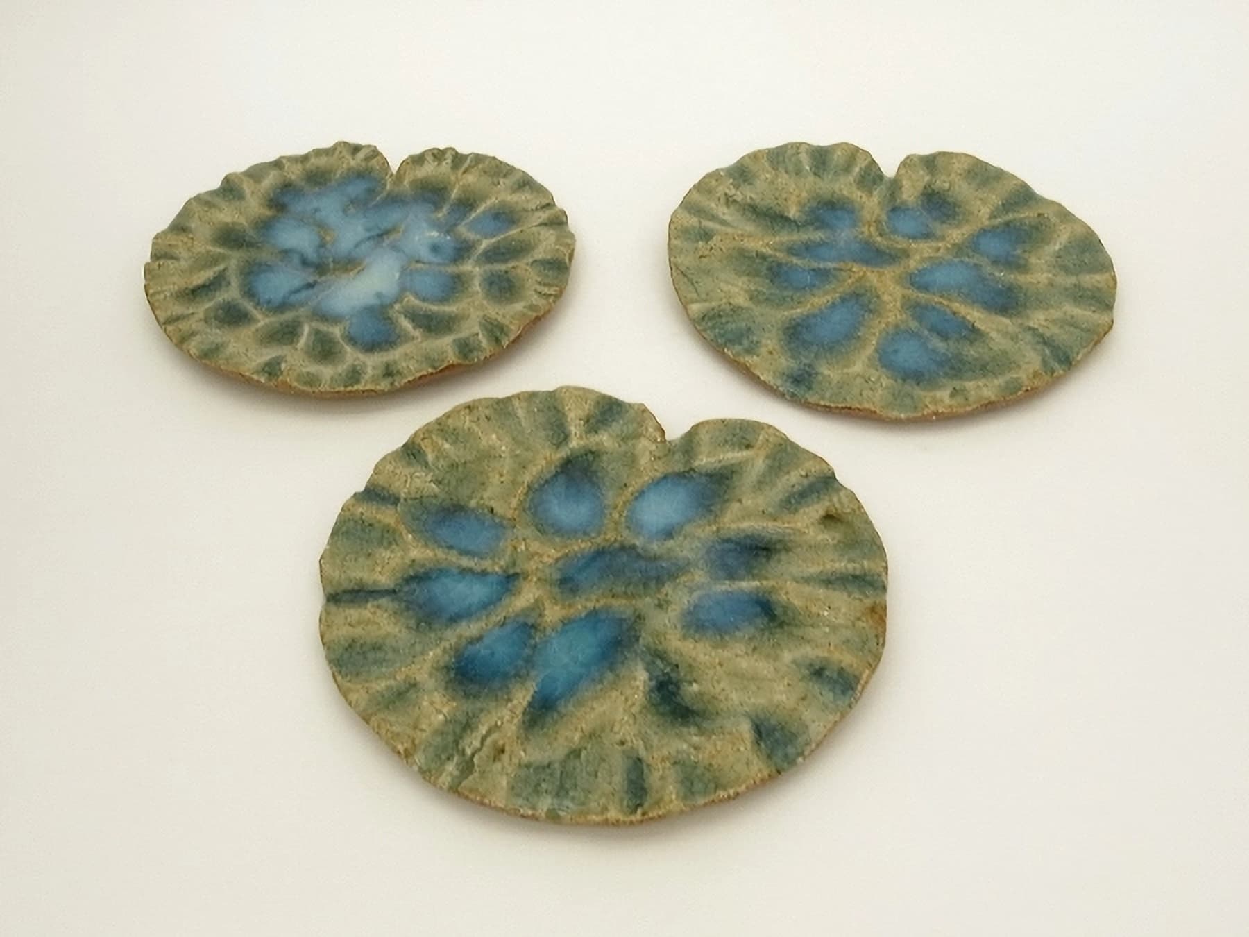 釋永 由紀夫《餓鬼ノ田皿》越中瀬戸焼 W17.6 × D16.0 × H1.4 cm