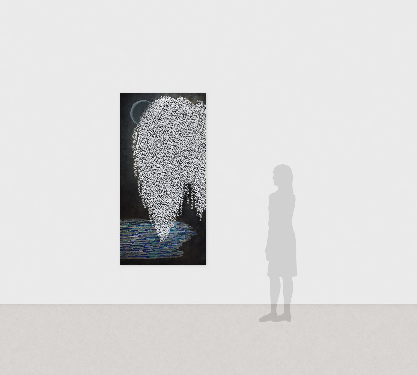 가토 히로미쓰《鏡花水月》2016년 지본 수묵 금은채 채색 180 × 90 cm　전시 전경