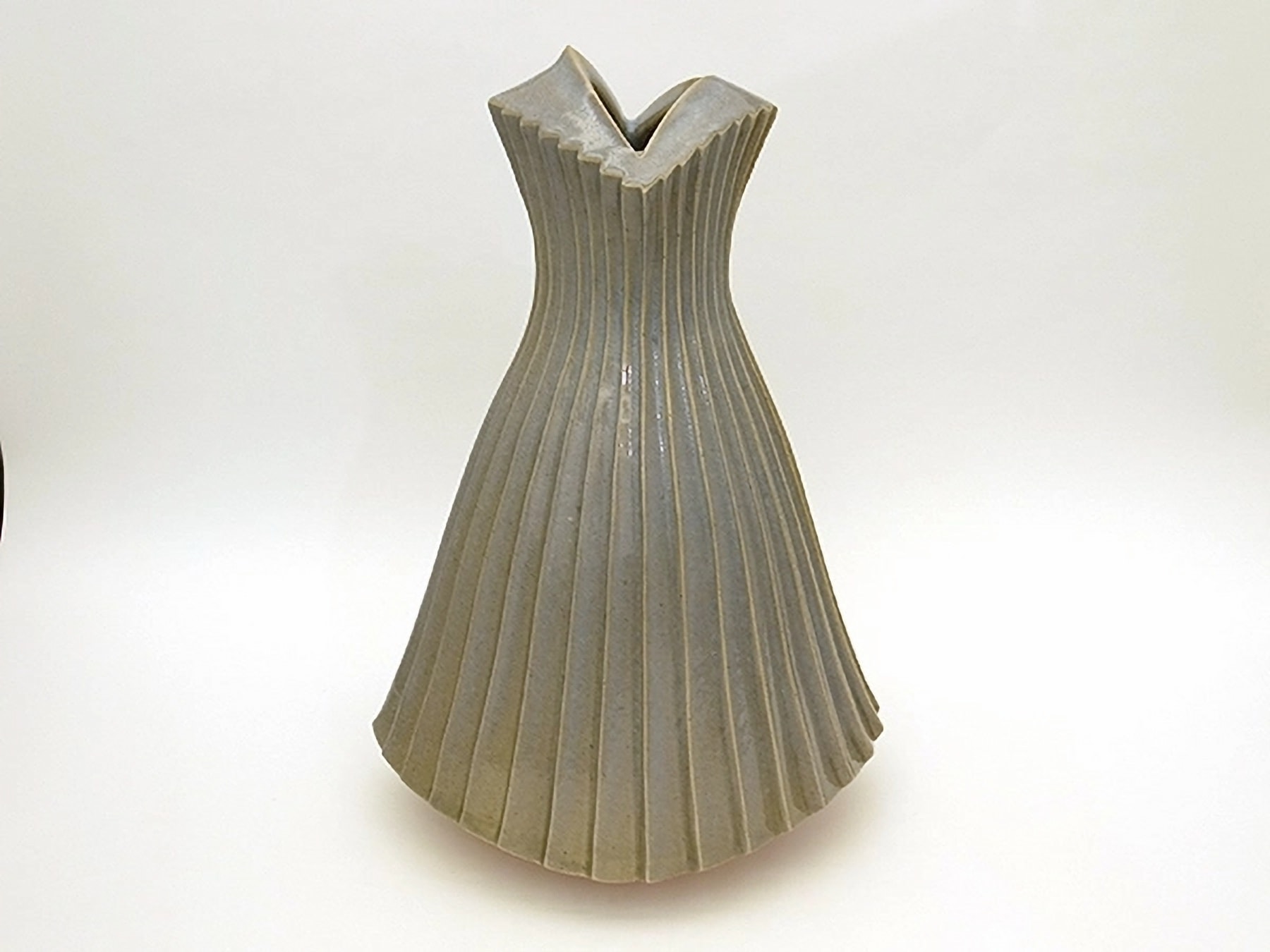 釋永 由紀夫《澱青鎬花入》越中瀬戸焼 W23.4 × D19.4 × H34.2 cm